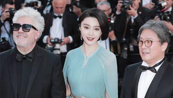 戛纳吃瓜海军,吃瓜群众与海军的跨界狂欢