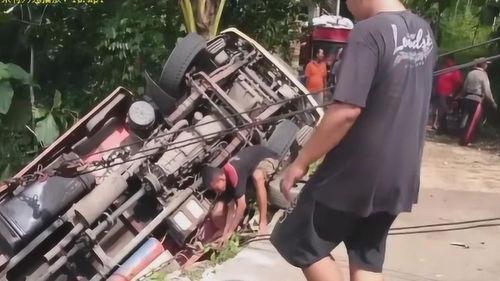 拿刀拍视频吃瓜,视频记录生活瞬间