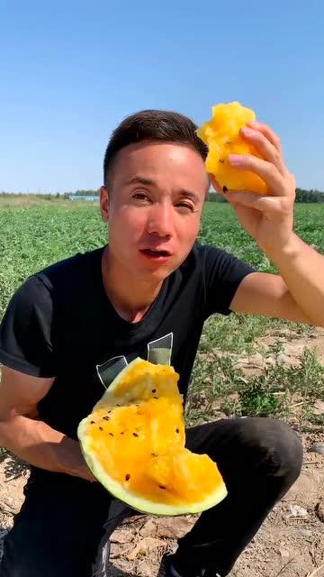 邵雯吃瓜样子,表情包界的“瓜王”诞生